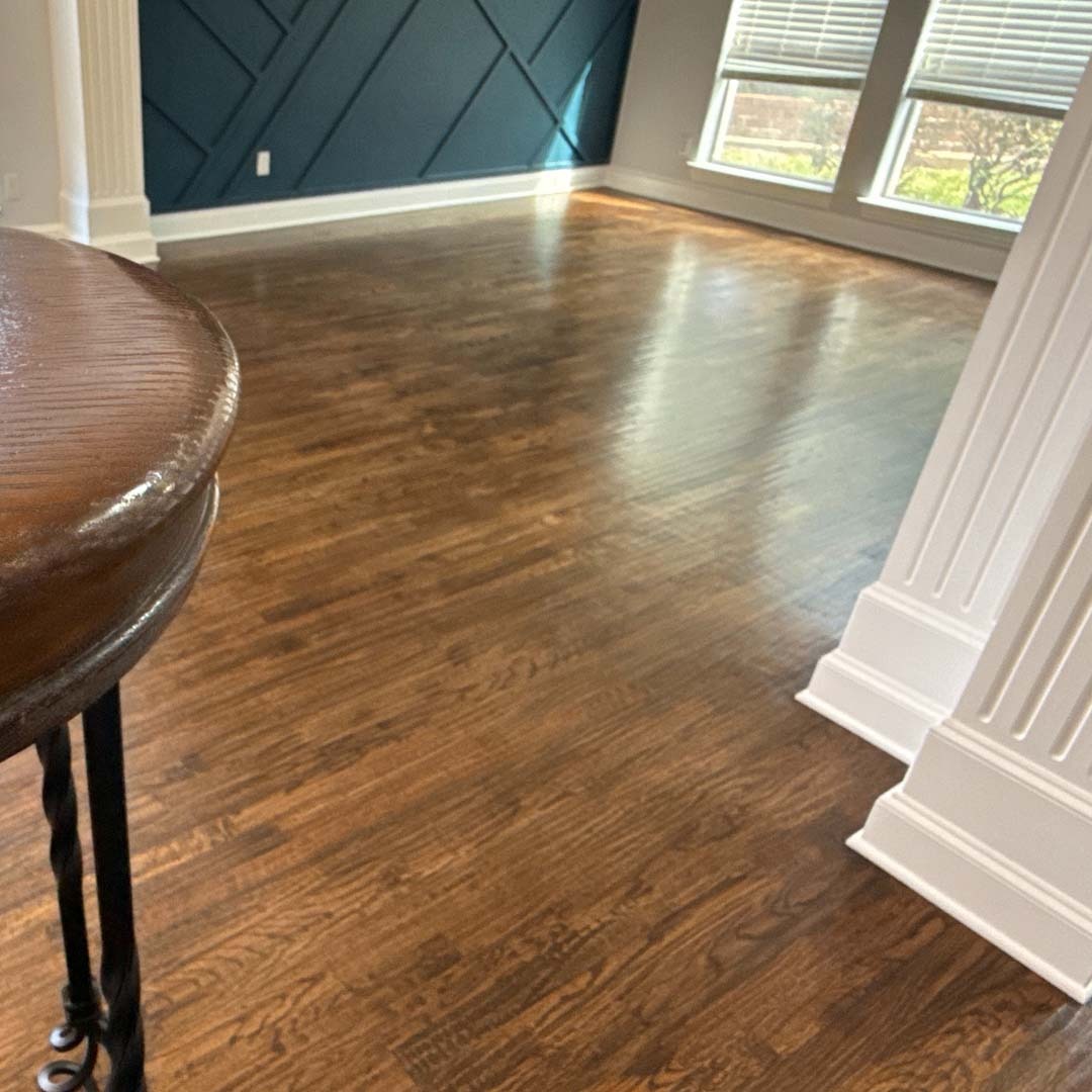 2 ¼" Red Oak #1 Common Grade hardwood flooring installed in Plano, Texas by the experts at Flooring Direct