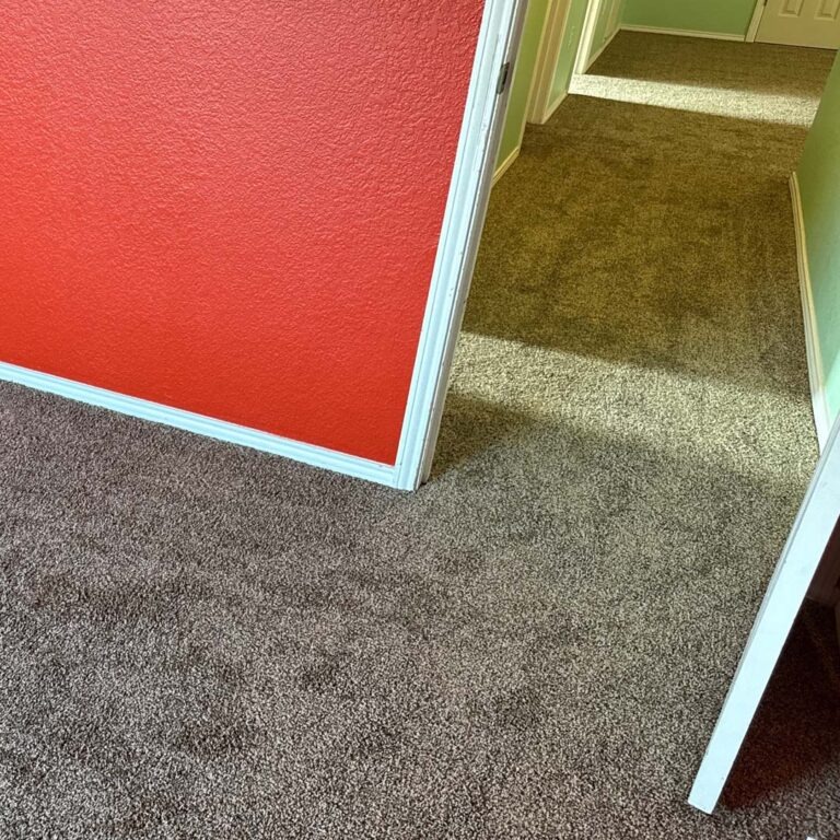 Dreamweaver SP250 carpet in the color Agate installed through the entire floor.